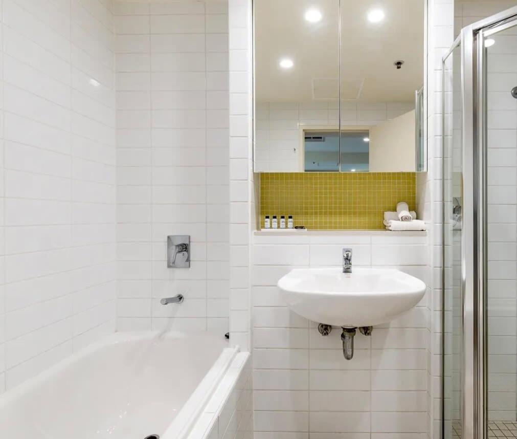 Glenelg Oasis, Pool, Gym, Spa & Sauna, Free Parking, City Views Eksteriør bilde